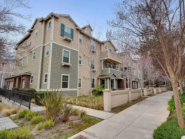 1037 Scotia Ter #304 — Photo 31
