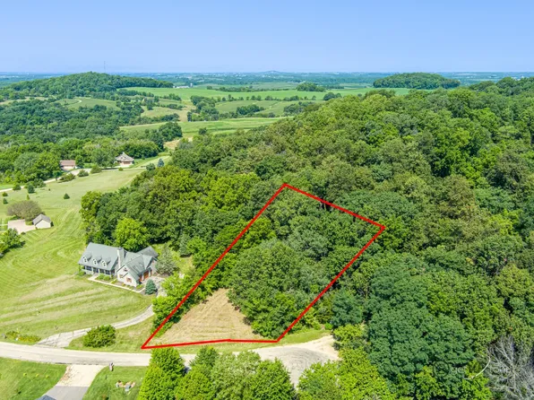 12 Saddleback Rd, Galena, IL 61036