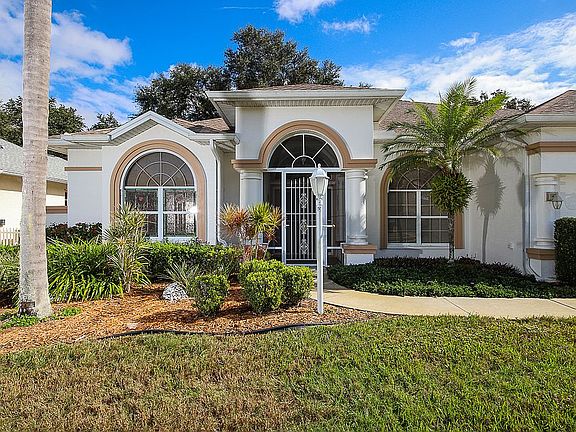 5th image of 470 Bermuda Isles Cir