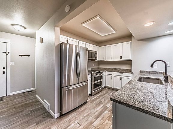 4th image of 2367 Lexington Village Ln