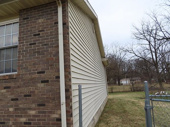 2nd image of 230 N Birchwood Dr