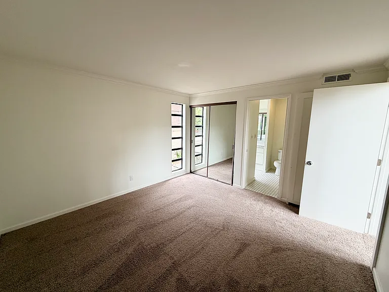 2525 E 19th St #10 — Photo 6