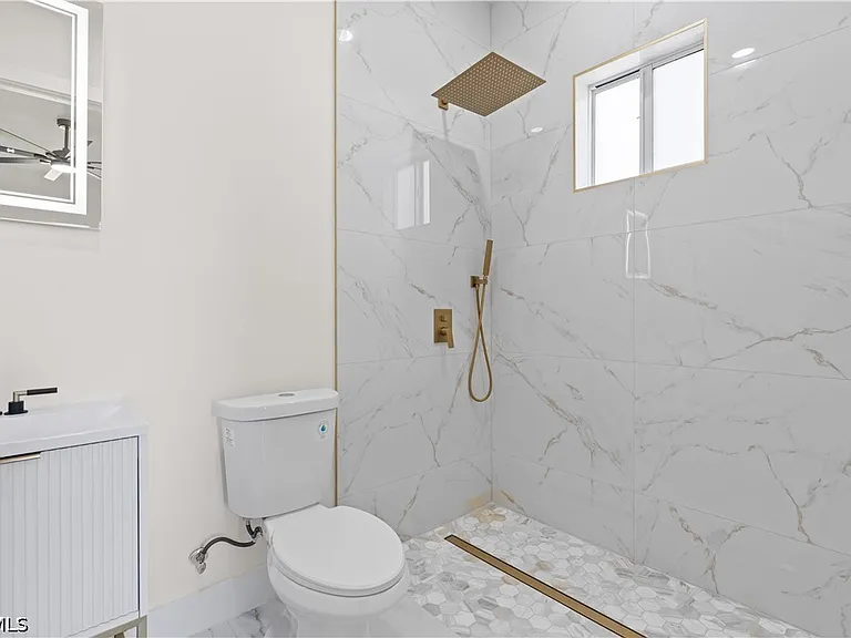430 Petite Ave — Photo 11