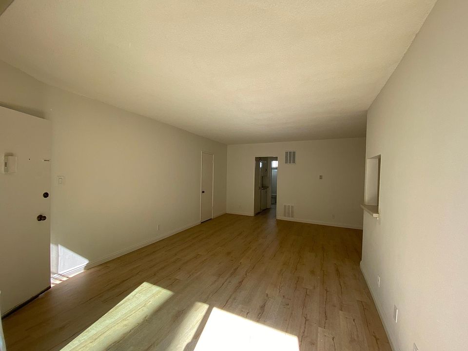 1st image of 11706 Mayfield Ave APT 3