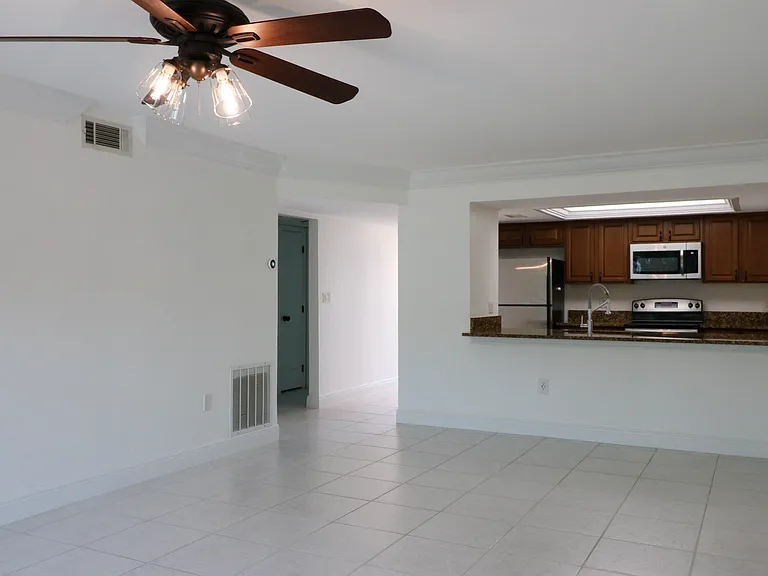 Cypress Way E — Photo 32