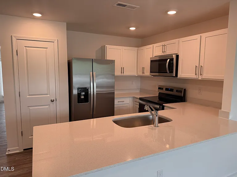 275 Rusling Leaf Dr — Photo 3