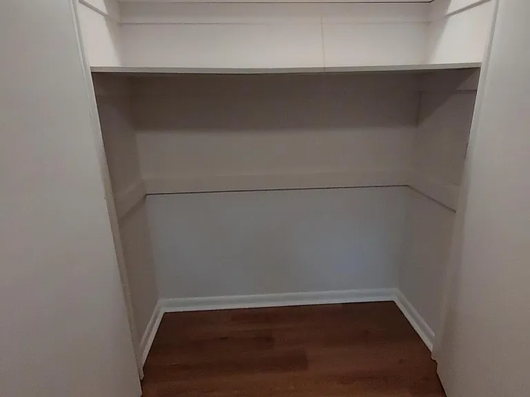 112 Claybrook Dr — Photo 35