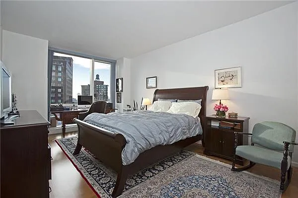 Sold by R New York | media 2
