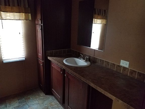 4th image of 7151 Woodlake Pkwy