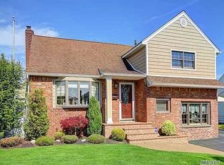 8 Webster Ave, Massapequa, NY 11758