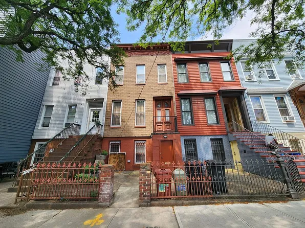 25 Goodwin Pl #Penthouse, Brooklyn, NY 11221