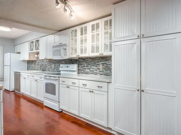 2705 N Center St, Hickory, NC 28601