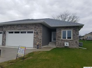 2356 Ping Ct, Mason City, IA 50401