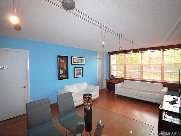 2nd image of 2731 Taft St APT 201