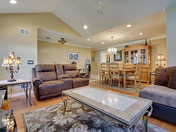 4th image of 12 Wellington Ln