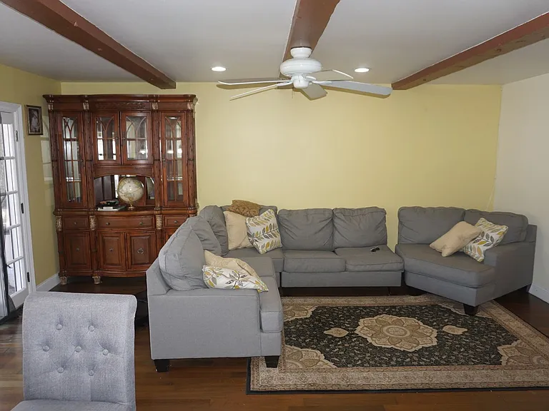 1047 E Tularosa Ave — Photo 4