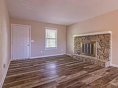 1352 N Hampton Rd — Photo 4