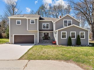3706 Lakeview Blvd, Orchard Lake, MI