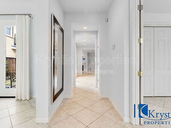 4th image of 1010 Madrone Ave