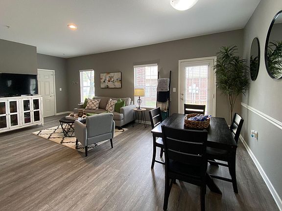 Harbin Pointe Living and Dining Room