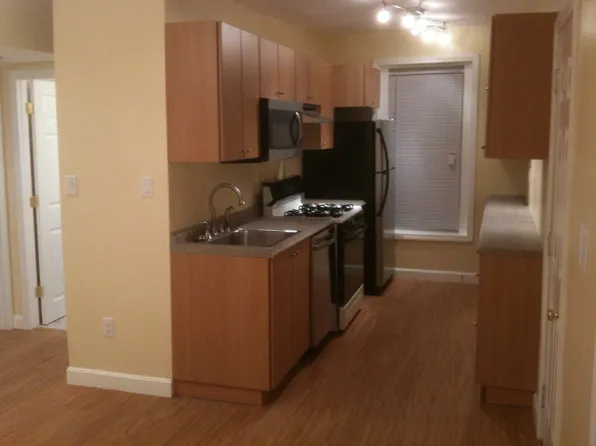 20 Eden St APT 4, Worcester, MA 01609