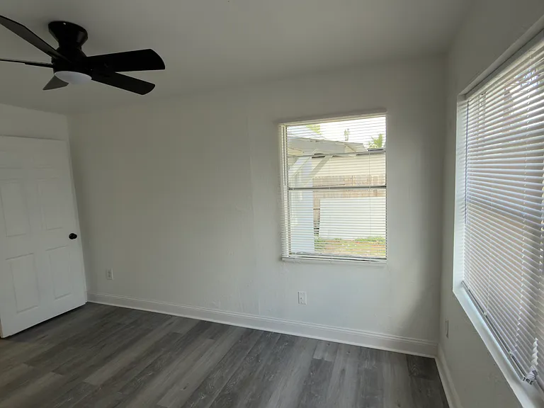 3847 Maxine St — Photo 2