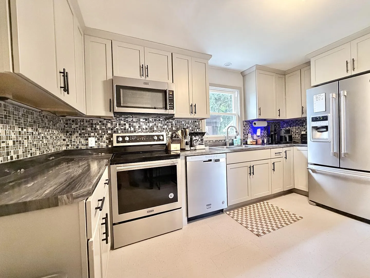 3 bed, 1514 sqft, $2,475 — Photo 4