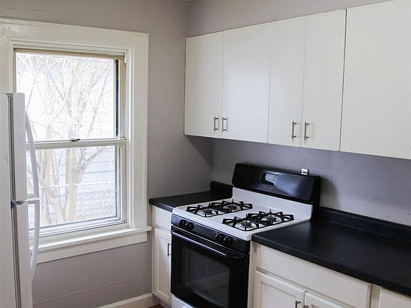 5th image of 1229 Bissell St