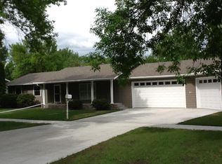 1018 Shakespeare Rd, Grand Forks, ND 58203