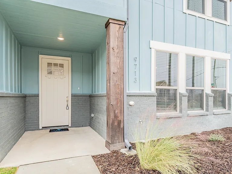 9713 Thorncrown Ln — Photo 38