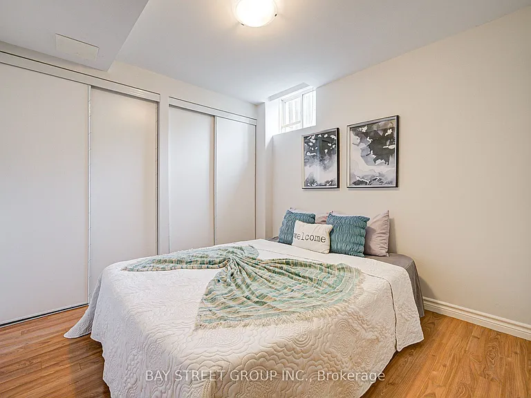 43 Tower Bridge Cres — Photo 22