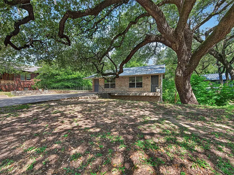 1513 Travis Heights Blvd #A — Photo 15