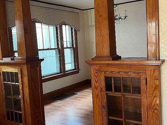 4th image of 142 Carlyle Ave