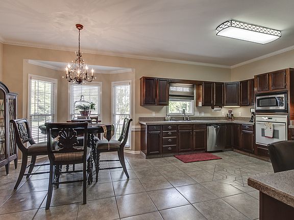 4th image of 610 Palisade Dr