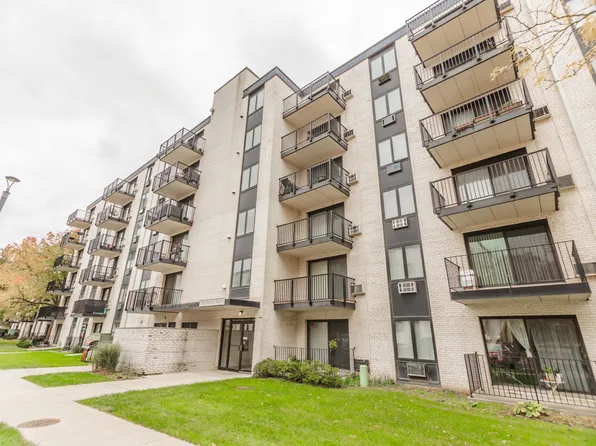 9128 W Terrace Dr APT 3B, Niles, IL 60714