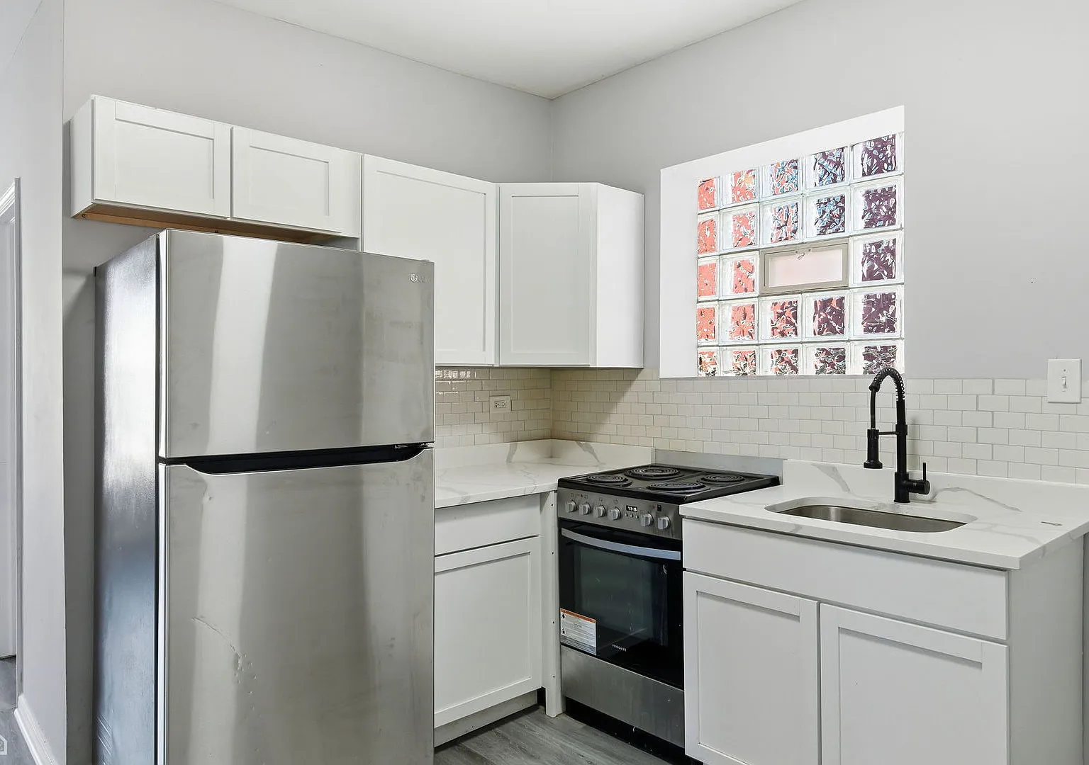 2 bed, $1,300 — Photo 2