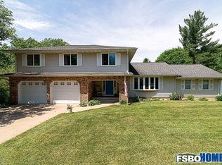 2089 Sunland Dr SE, Cedar Rapids, IA 52403