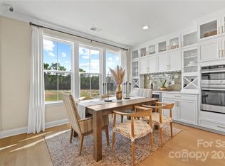 6023 Towering Oaks Dr, Charlotte, NC 28205