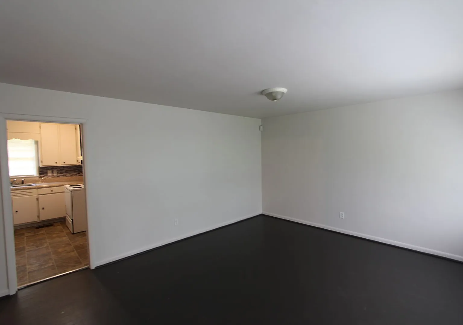 New On The Market!! Will not last long at this price. Better Hurry!! — Photo 3