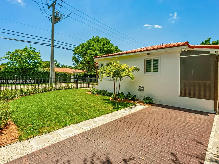 2240 SW 24th Ave — Photo 27