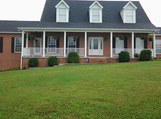 128 Great View Rd, Cedar Bluff, VA 24609