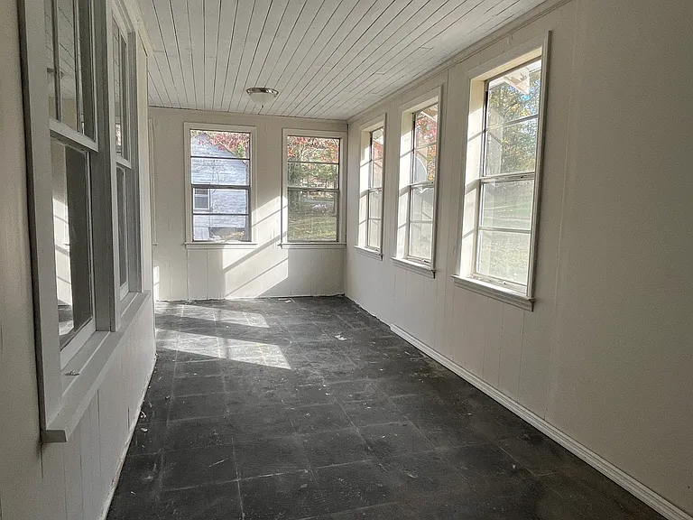 152 Shady Lawn Rd — Photo 2