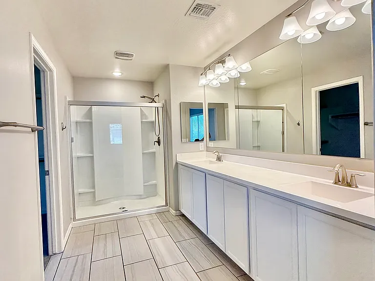 6803 N 88th Dr — Photo 3