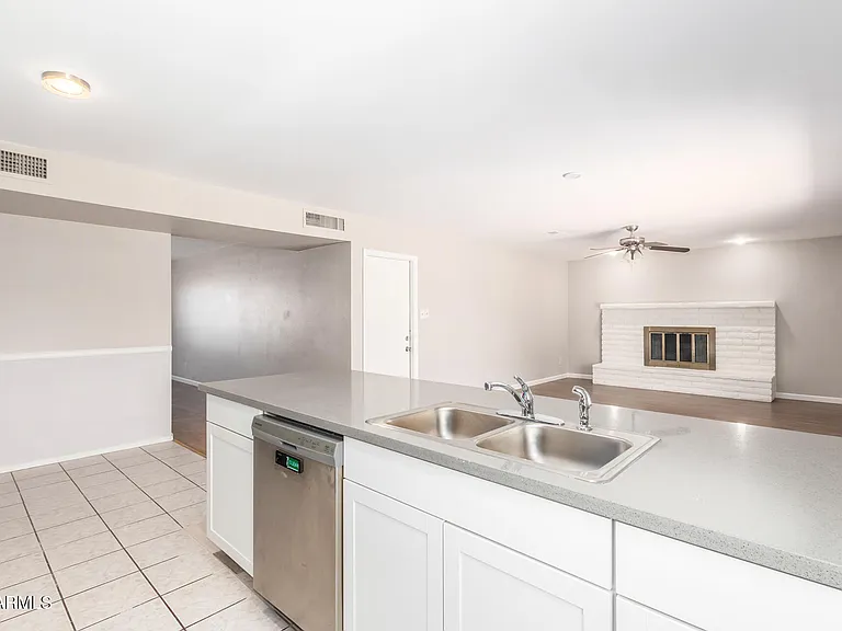 1903 E Balboa Dr — Photo 5