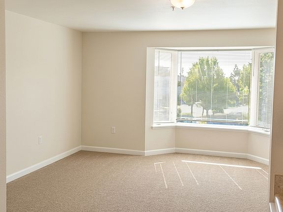 5th image of 1916 E Madison St APT 511
