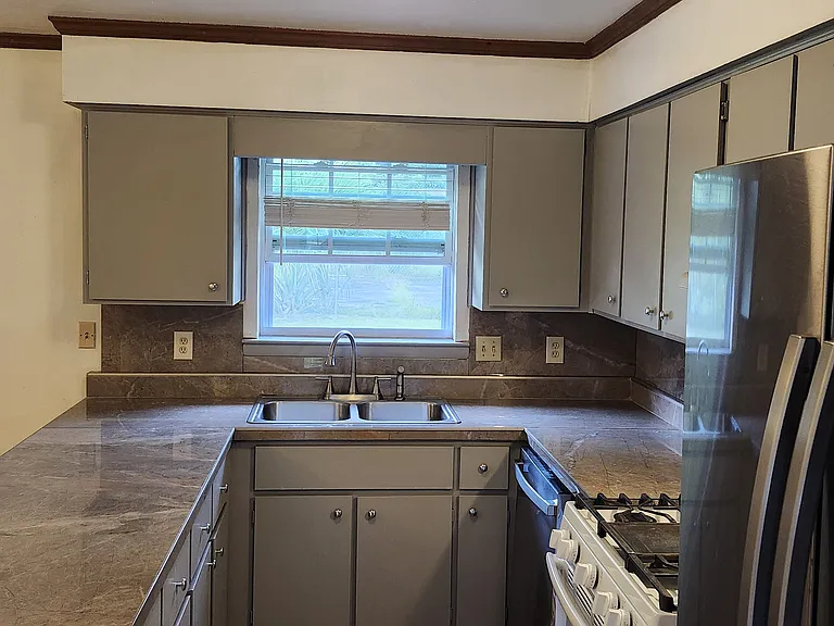 4705 Meadow Ave — Photo 8