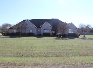 135 Williams Pl, Columbus, MS 39702