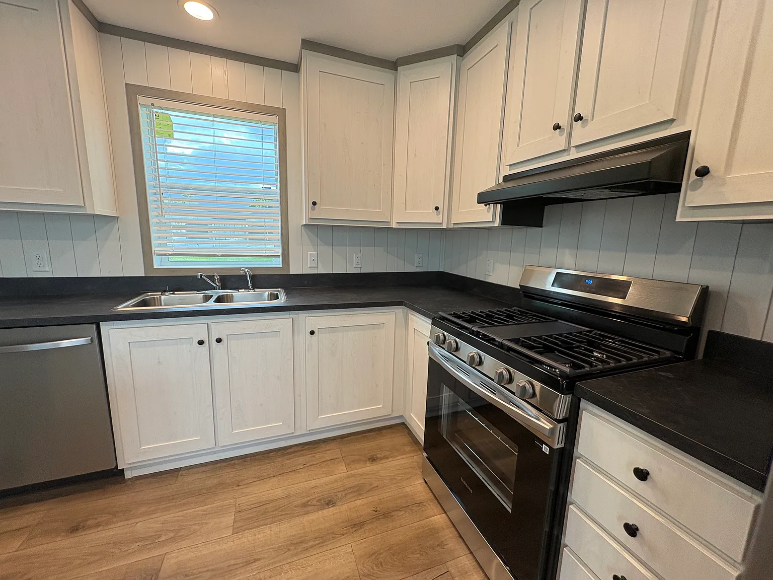 3 bed, 1216 sqft, $1,249 — Photo 2