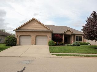 975 Dickerson Dr, Troy, OH 45373