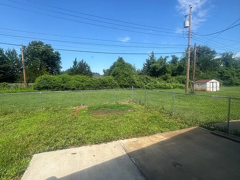 600 NW Westvale Cir #A — Photo 10